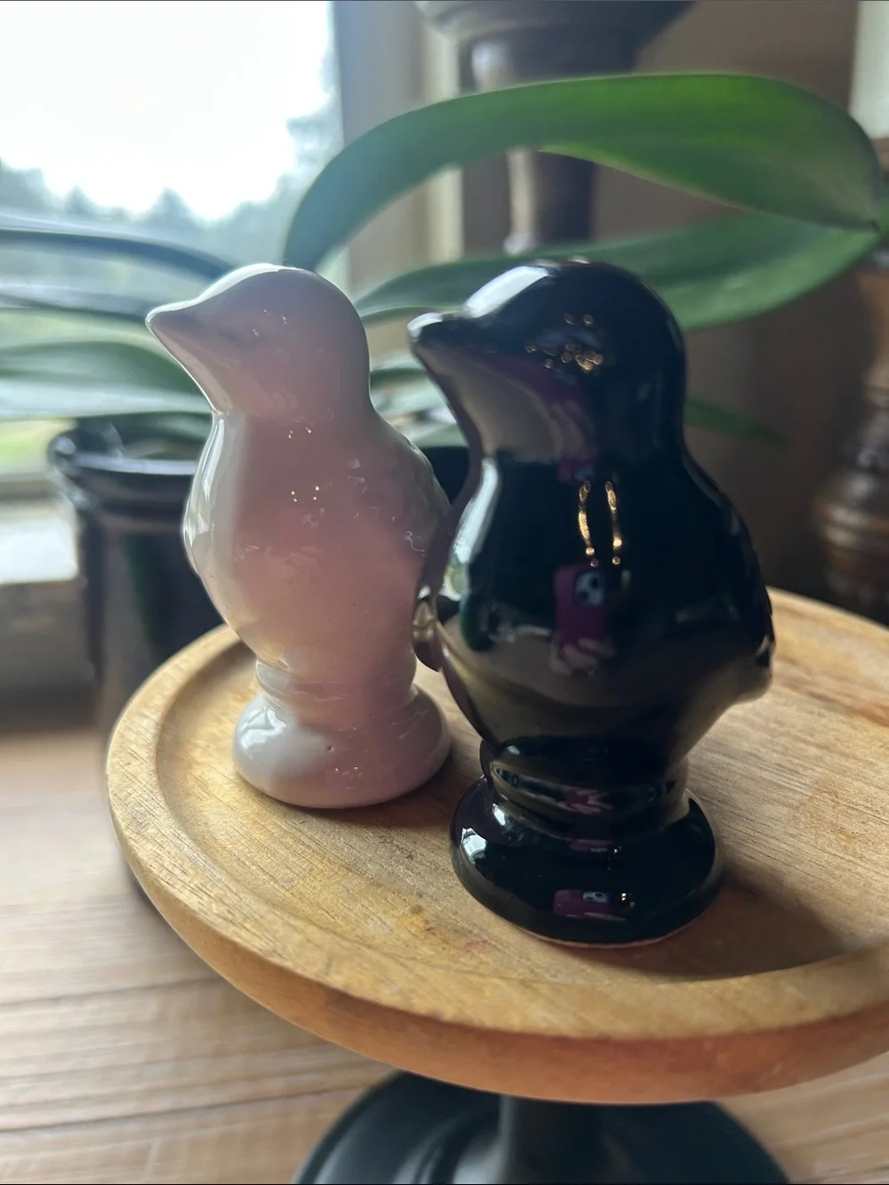 Bird Salt & Pepper Shakers. Black & White.